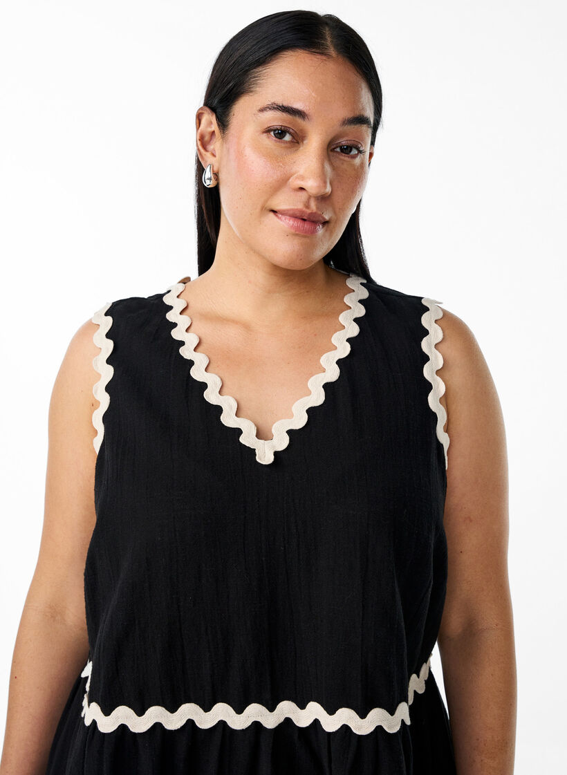 Sleeveless top with wavy contrast edges, Black, Model image number 3