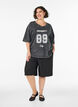 Oversized T-shirt in organic cotton with a college print, Black, Model image number 1