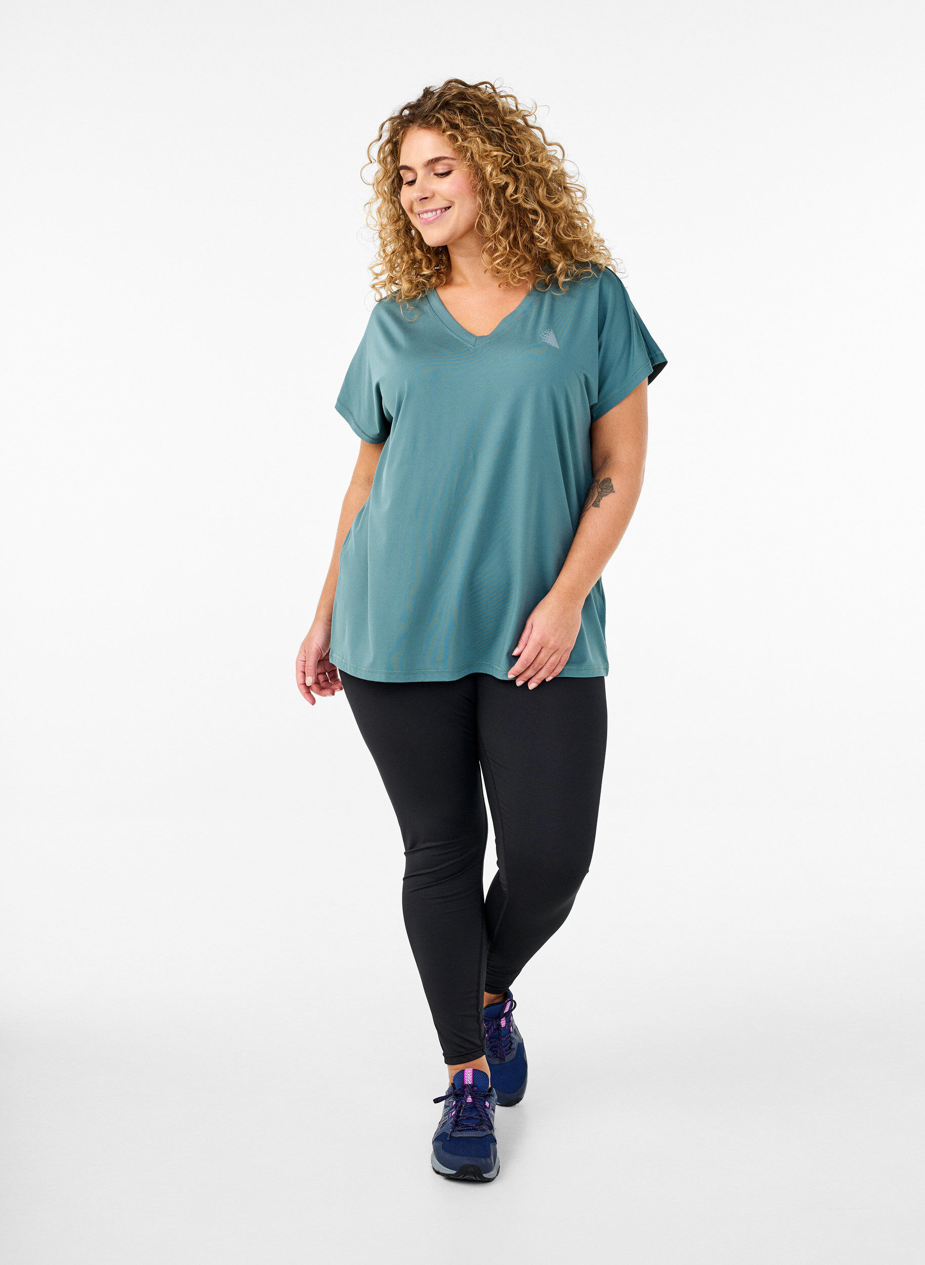 Zizzifashion Loose training t-shirt with v-neck, Green, Model image number 1