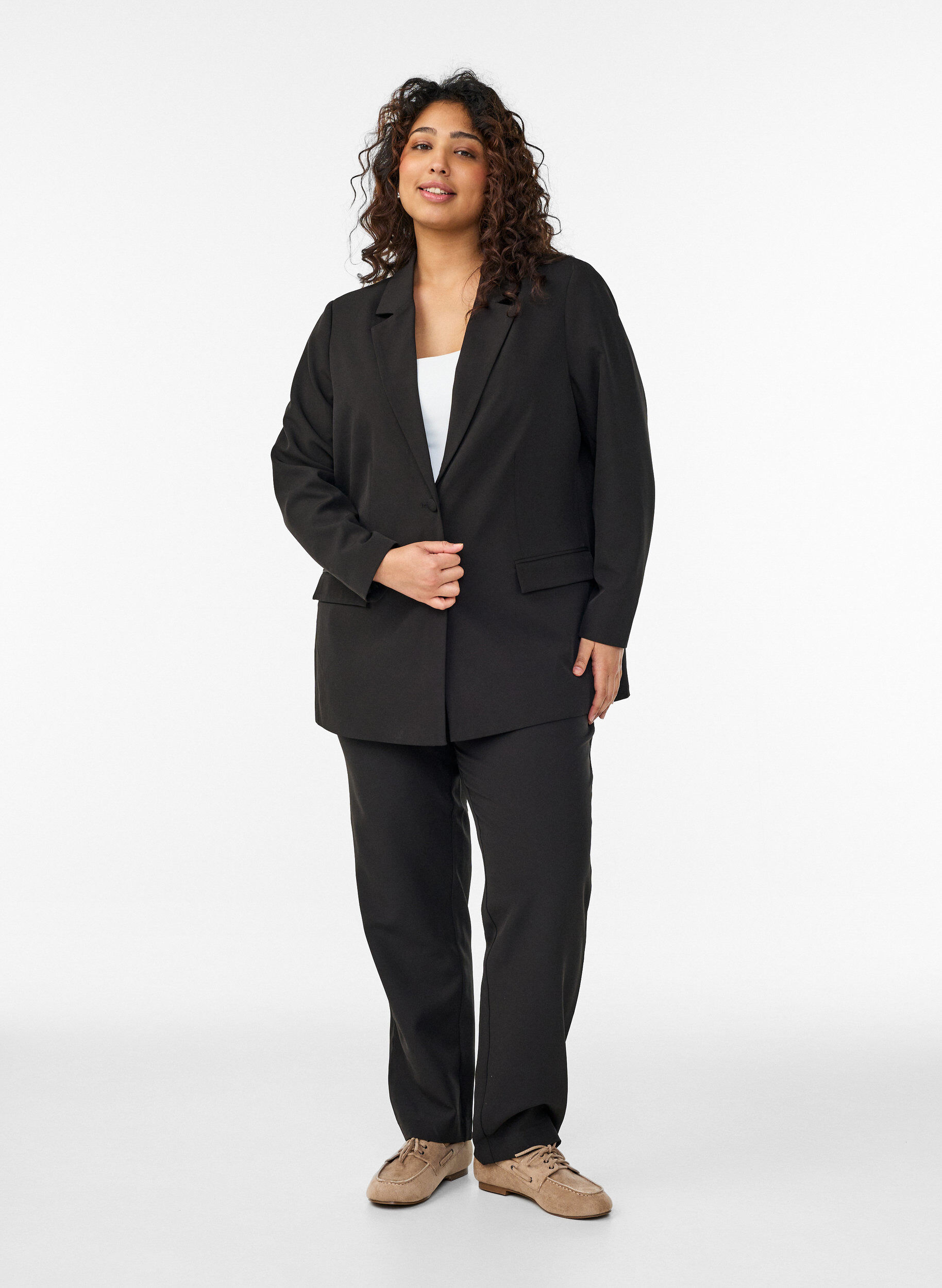 Trousers with pockets and straight legs, Black, Model