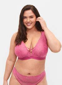 Support the breasts - Lace bra with thong details, Rose, Model