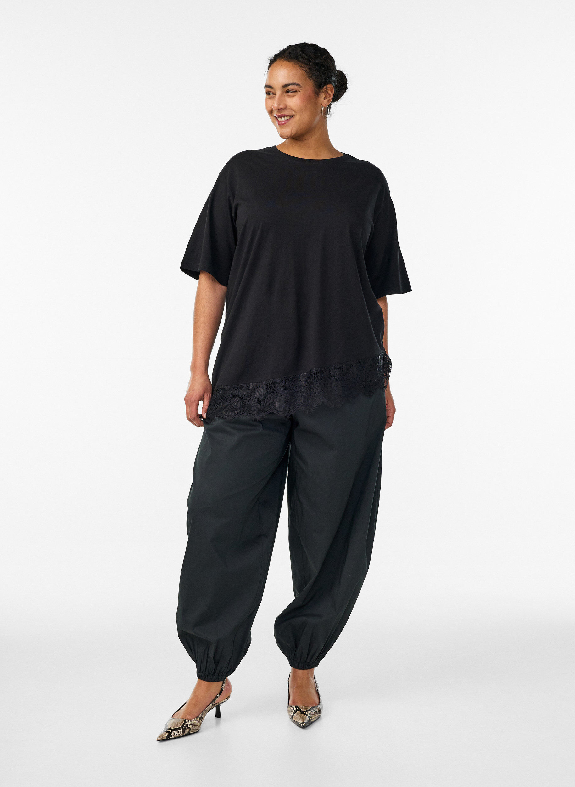 ZizzifashionT-shirt with asymmetric lace hem, Black, Model image number 1