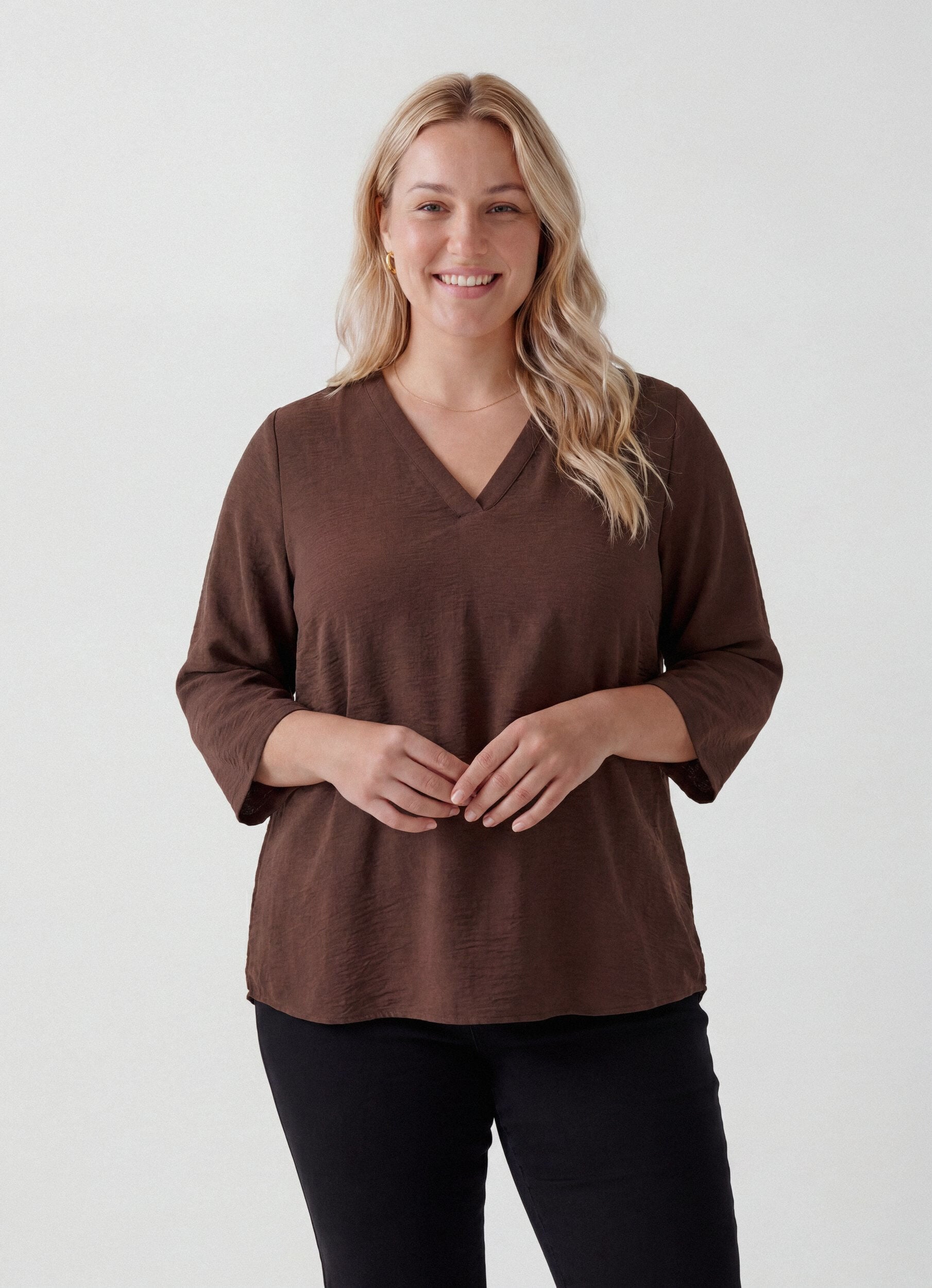 Blouse with 3/4 sleeves, Brown, Model