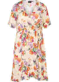 Wrap dress with floral print and short sleeves