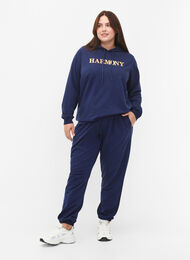 Sweatpants with pockets, Medieval Blue, Model