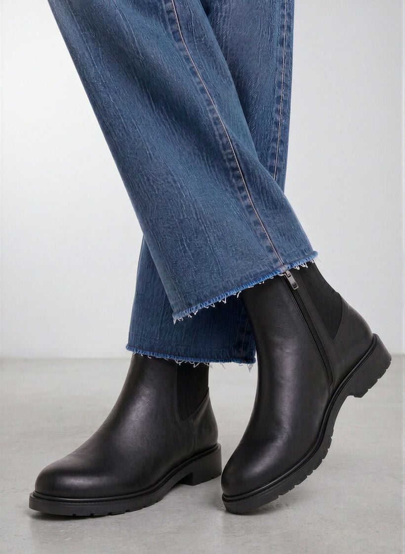 Leather Chelsea boot with elastic panel, Black, Image image number 0