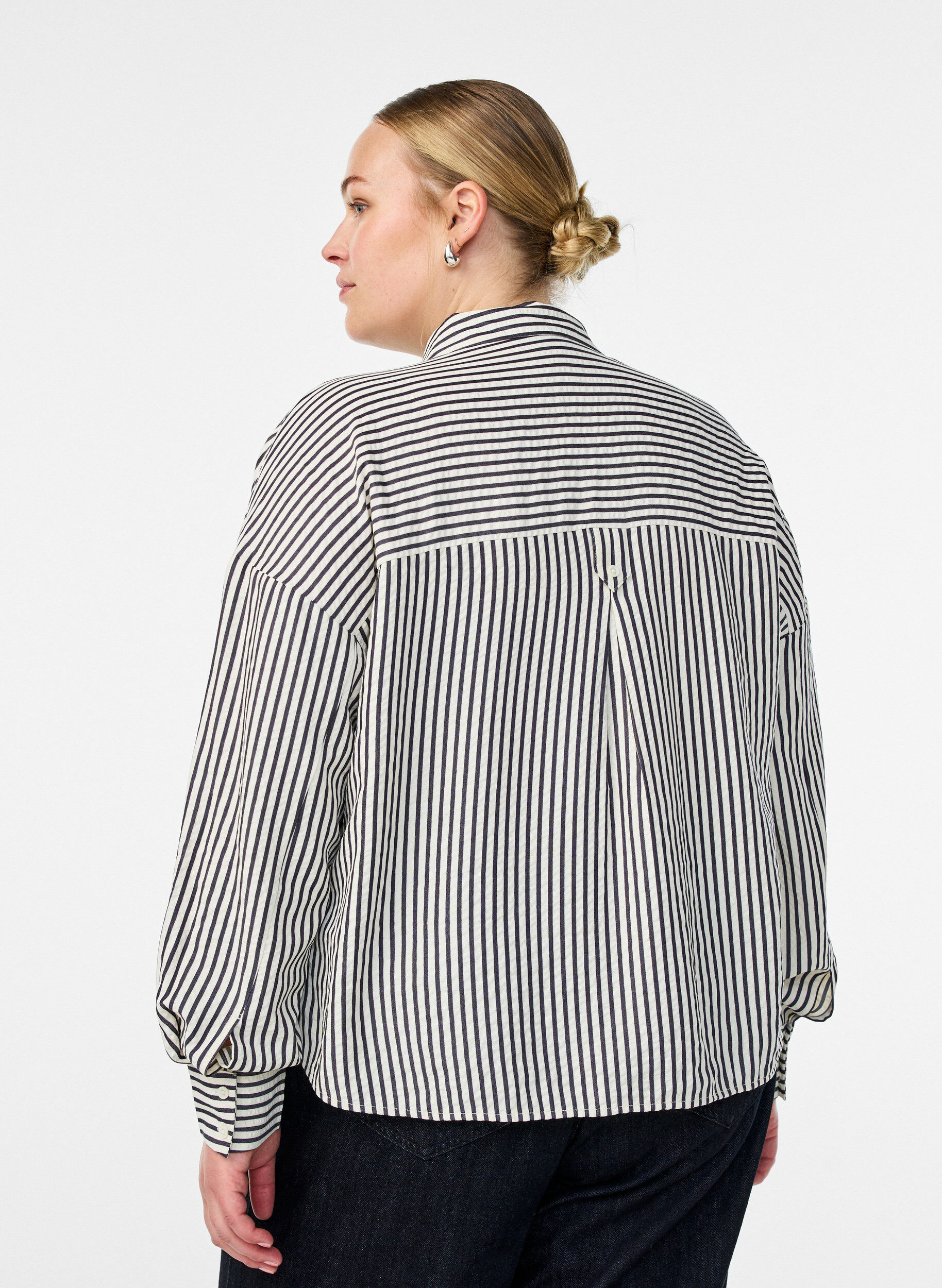 Zizzifashion Striped shirt with button detail on the back, Black, Model image number 2