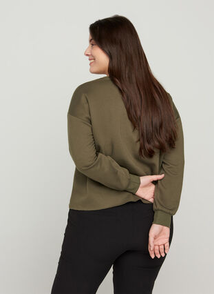 Cropped sweatshirt with round neck, Ivy Green, Model image number 1