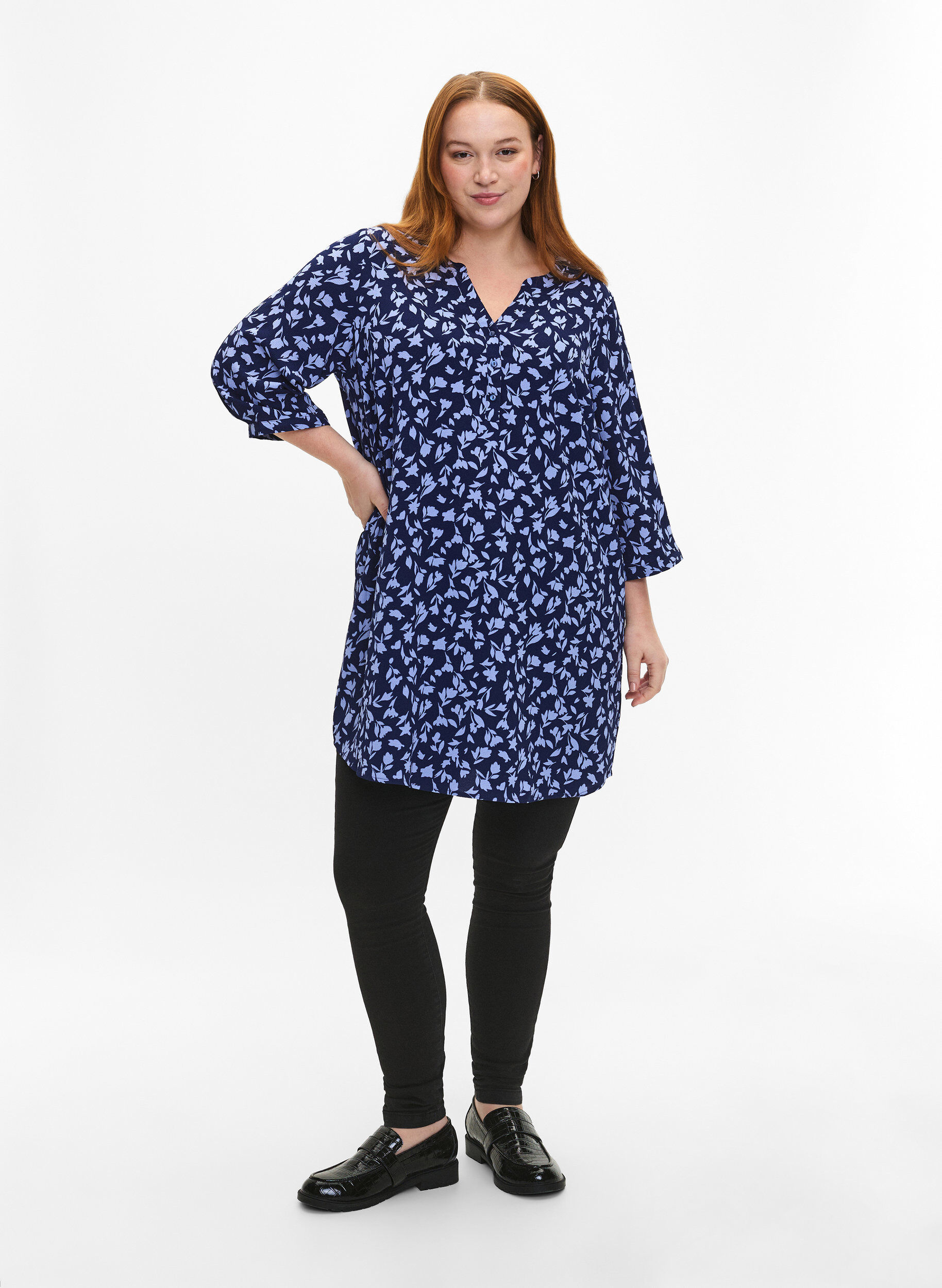 Zizzifashion Floral tunic with 3/4 sleeves, M. Blue Flower AOP, Model image number 2