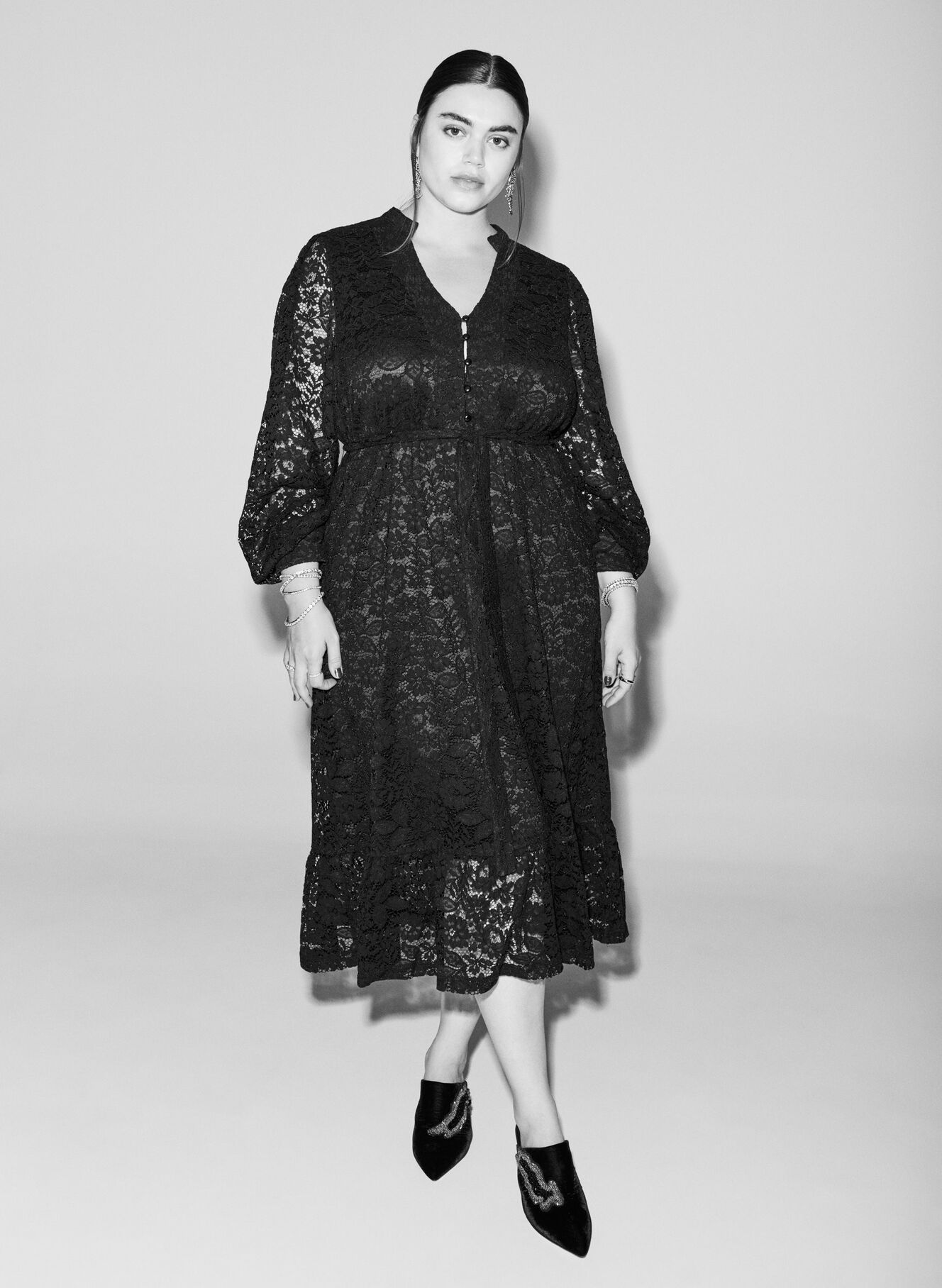 Lace dress with long sleeves and a tie belt - Black - Sz. 40-64 - Zizzifashion Lace dress with long sleeves and a tie belt - Black - Sz. 40-64 - Zizzifashion
