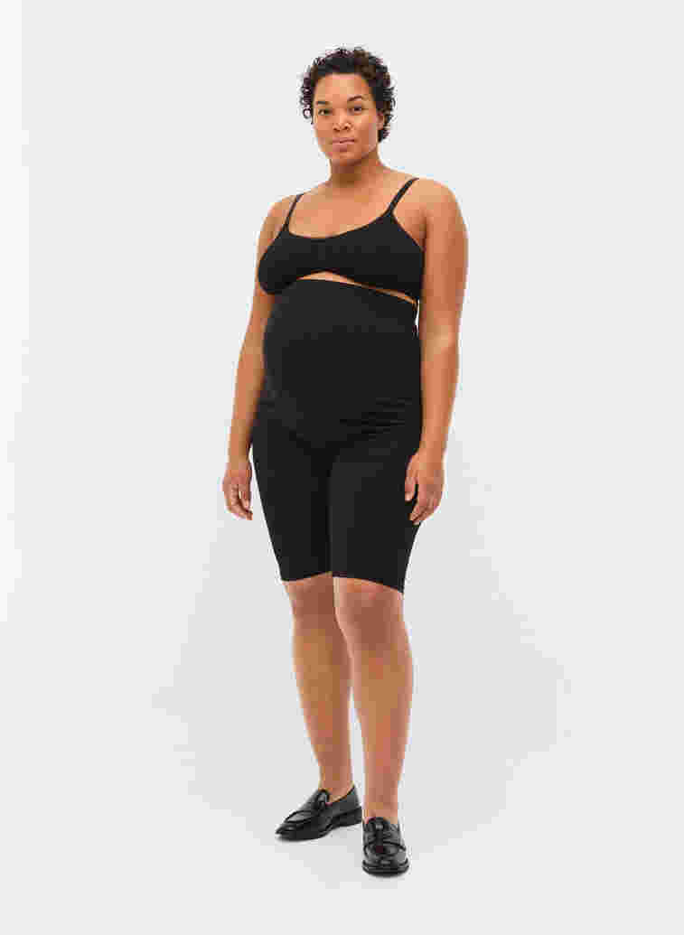 Close-fitting maternity shorts, Black, Model