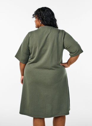 Knee-length jersey dress with pockets and A-line shape - Green - Sz. 40-64 - Zizzifashion Knee-length jersey dress with pockets and A-line shape - Green - Sz. 40-64 - Zizzifashion