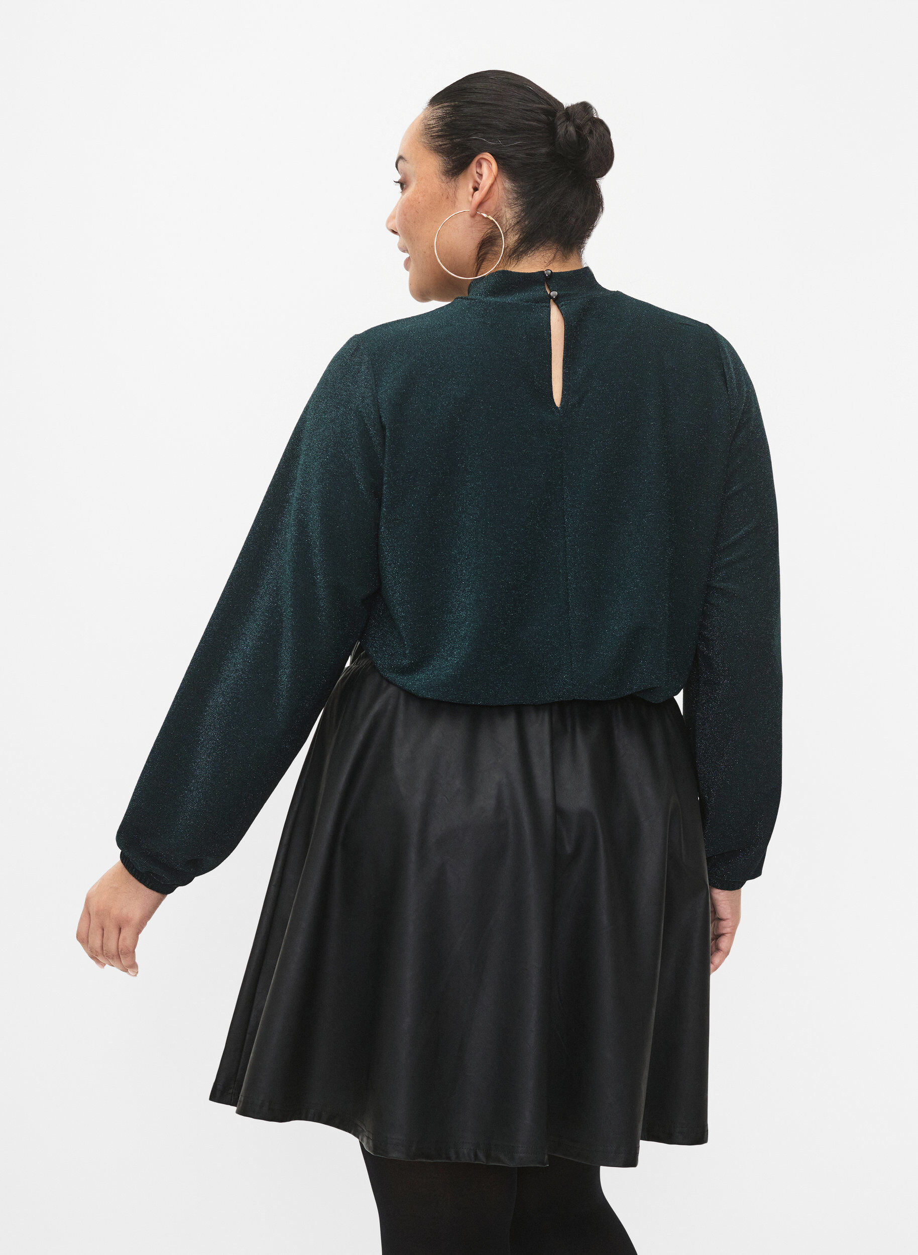 Zizzifashion Long-sleeved glitter blouse with round neck and V-detail, Black Scarab, Model image number 1