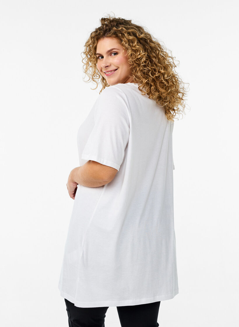 Single colour oversized t-shirt with v-neck, White, Model image number 2