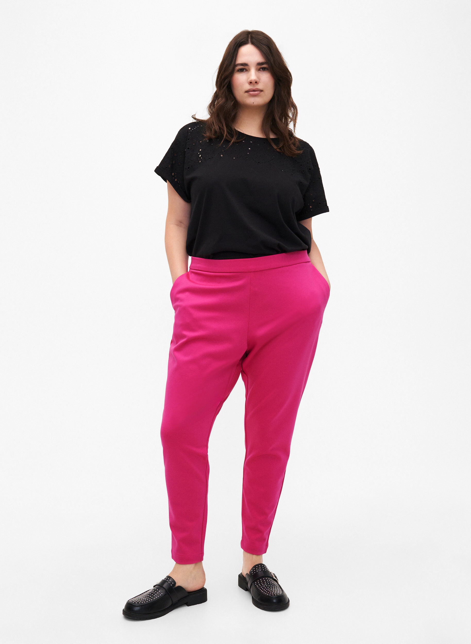 Cropped trousers with pockets, Pink, Model