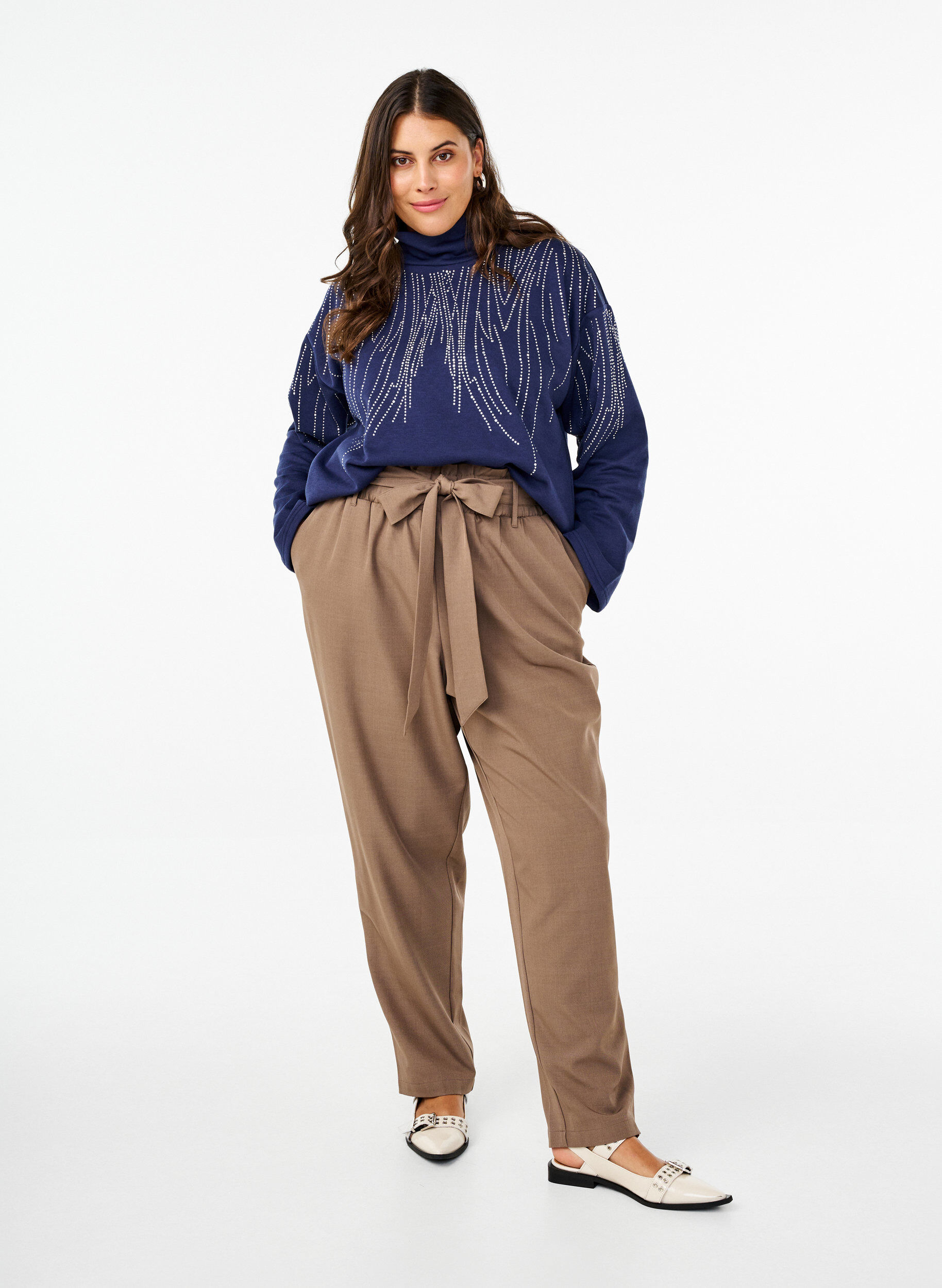 Zizzifashion High-waisted trousers with ruffles and a tie belt, Walnut Melange, Model image number 0