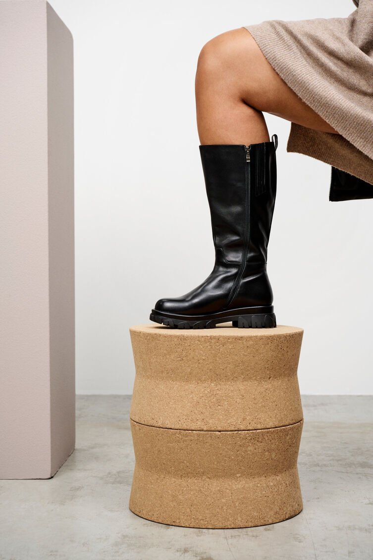 Wide fit leather boot with zip, Black, Model image number 1