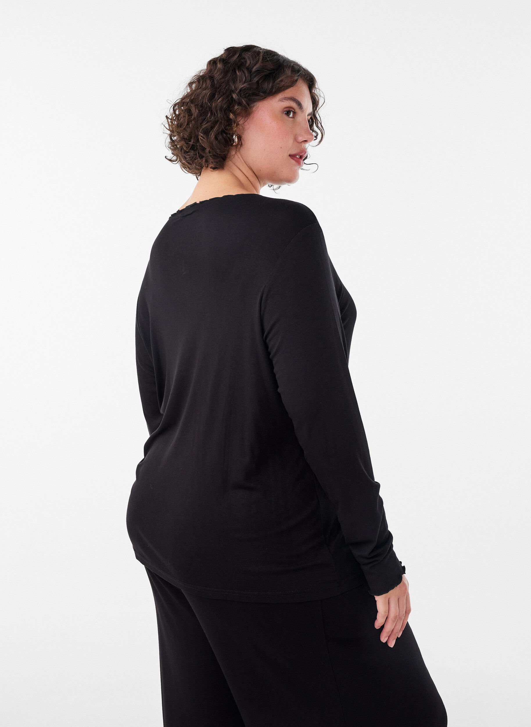ZizzifashionViscose night top with long sleeves, Black, Model image number 2