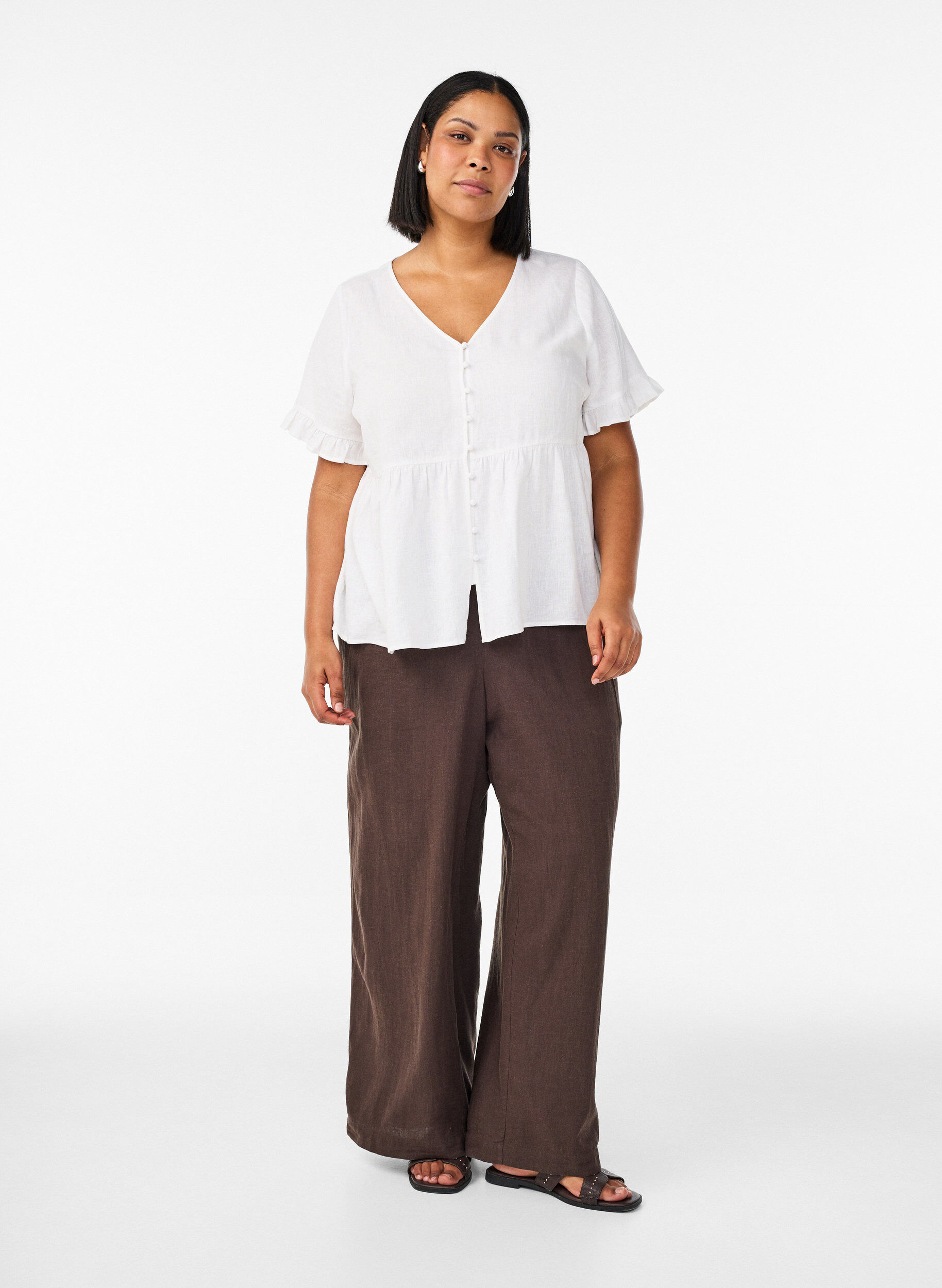 Zizzifashion Blouse in linen and viscose with a V-neck and button fastening, White, Model image number 1