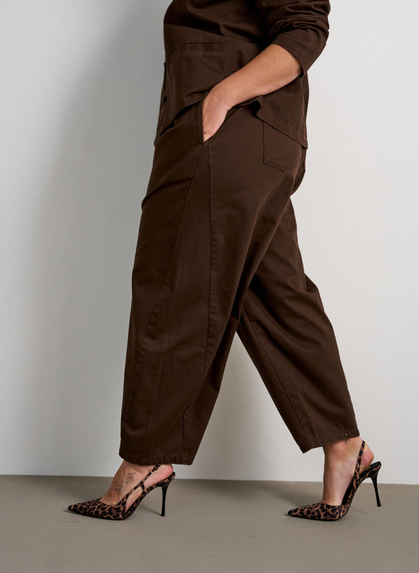 Barrel jeans with a high waist and elasticated waistband, Brown, Model image number 2