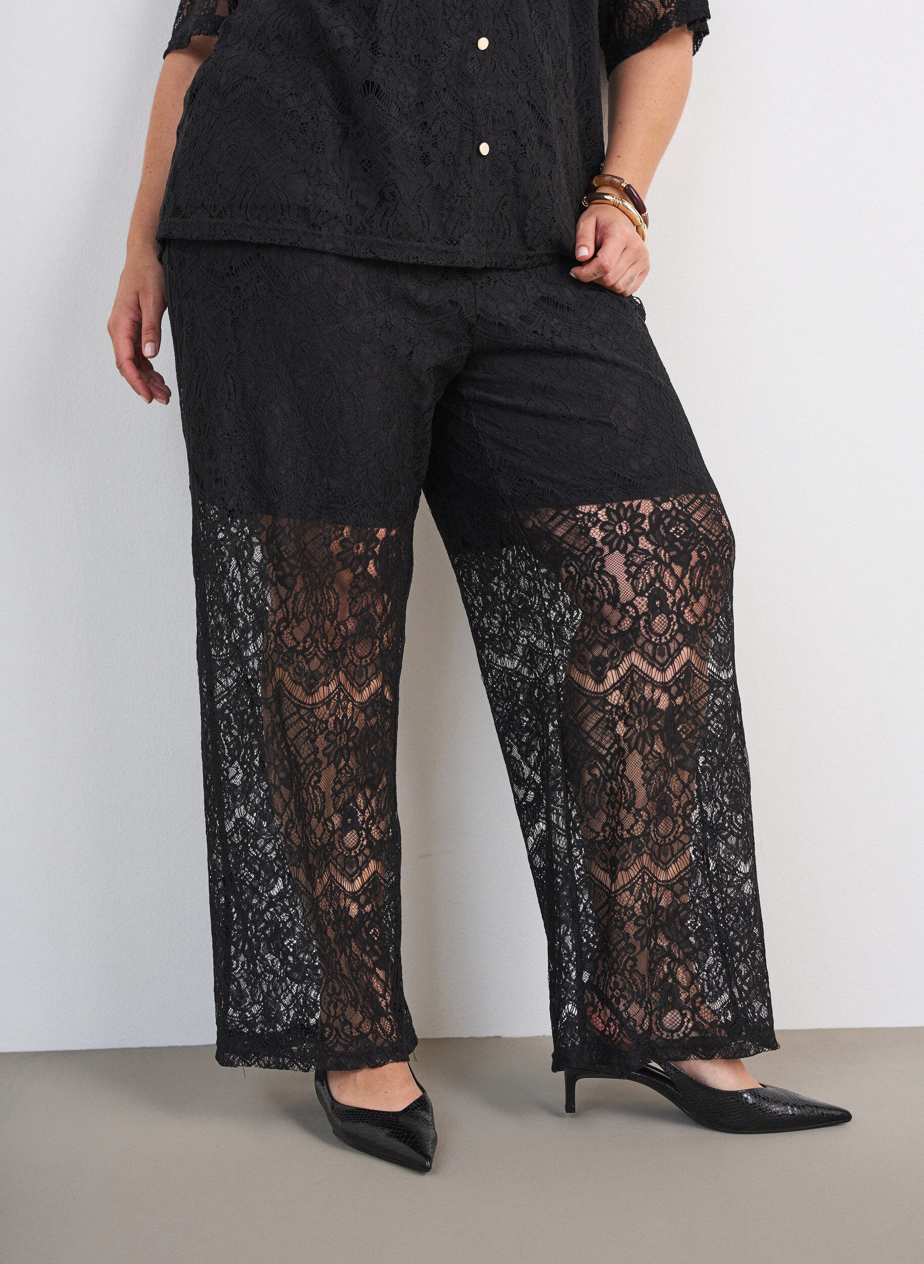 ZizzifashionLace blouse with decorative buttons, Black, Model image number 3