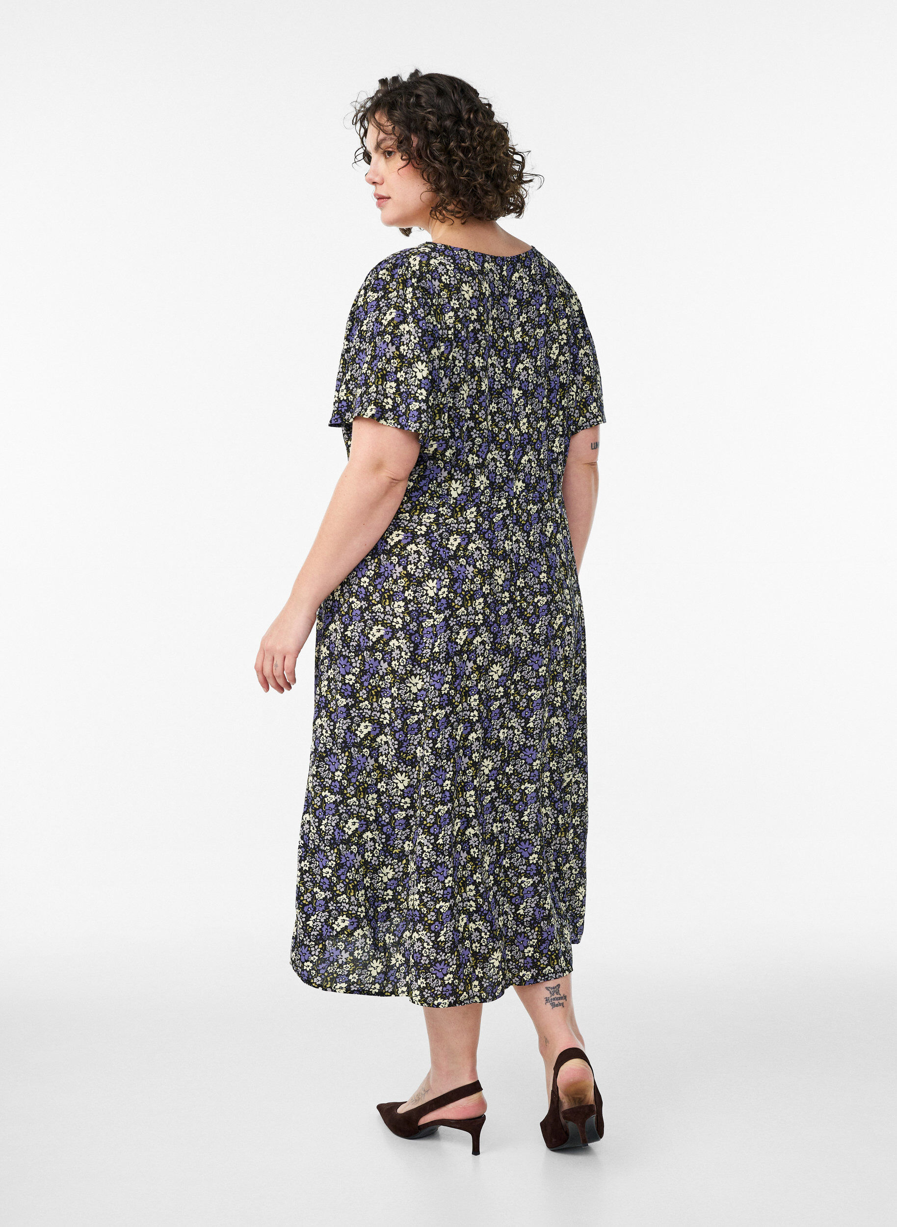 Zizzifashion Viscose midi dress with a floral print, Black, Model image number 1