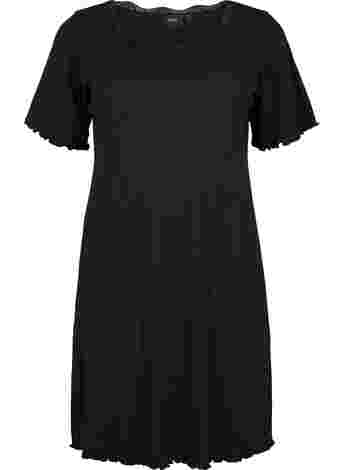 Short sleeve nightdress with lace