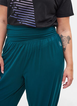 Loose viscose sports trousers, Deep Teal, Model image number 2