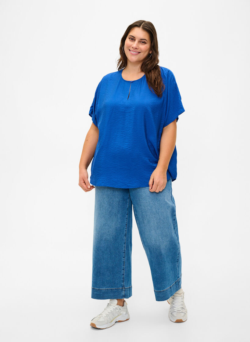 Short sleeve blouse in viscose, Monaco Blue, Model image number 2