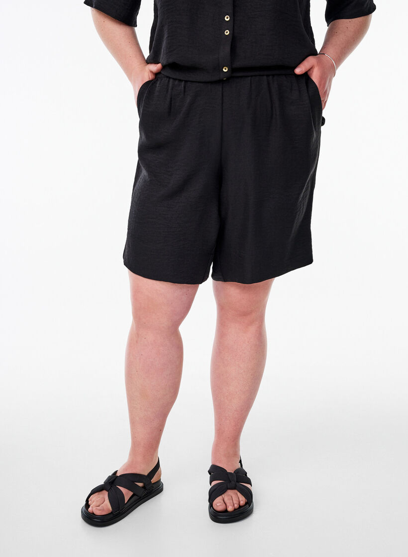 Shorts with pockets and high waist, Black, Model image number 3