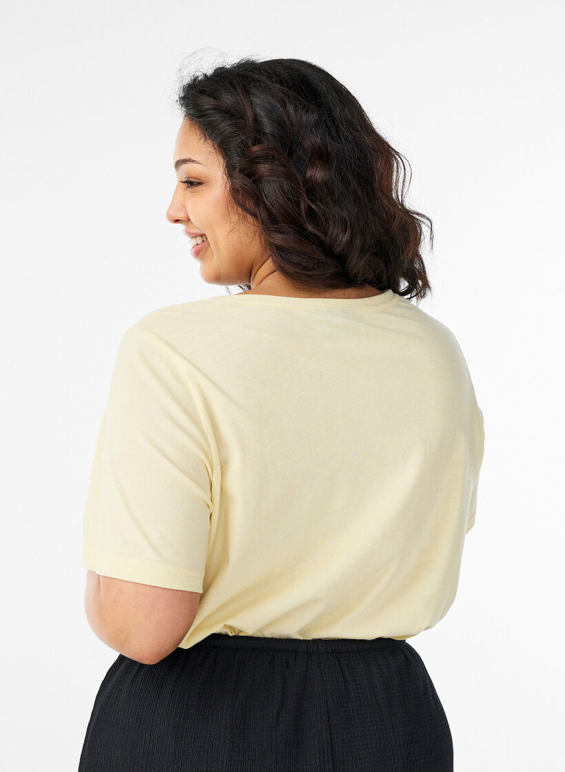 T-shirt with motif, Yellow, Model image number 2