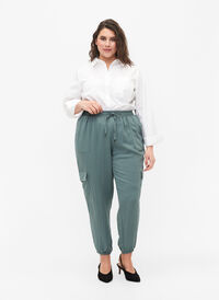 Loose cargo trousers in viscose, Balsam Green, Model