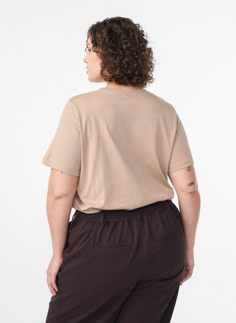 Basic cotton T-shirt with round neck, Beige, Model image number 2