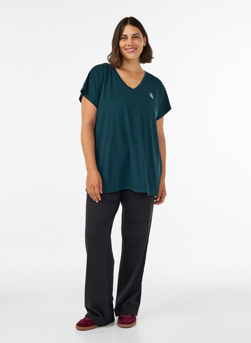 Loose training t-shirt with V-neck, Green, Model image number 1