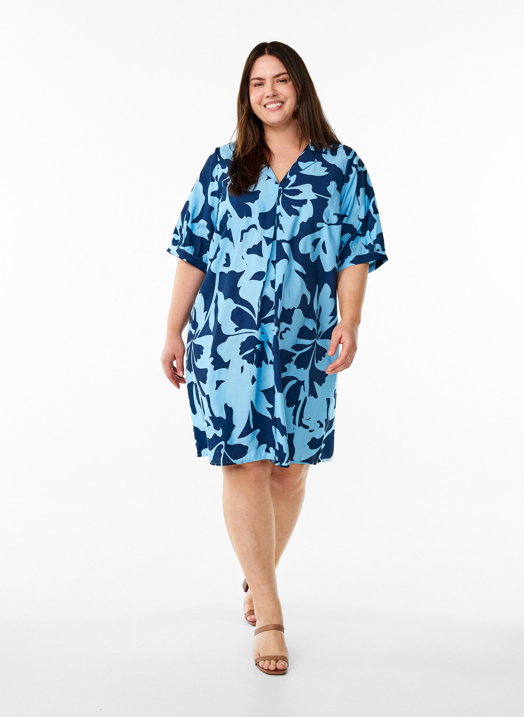 Zizzifashion Knee-length dress with print and V-neck, Blue, Model image number 1