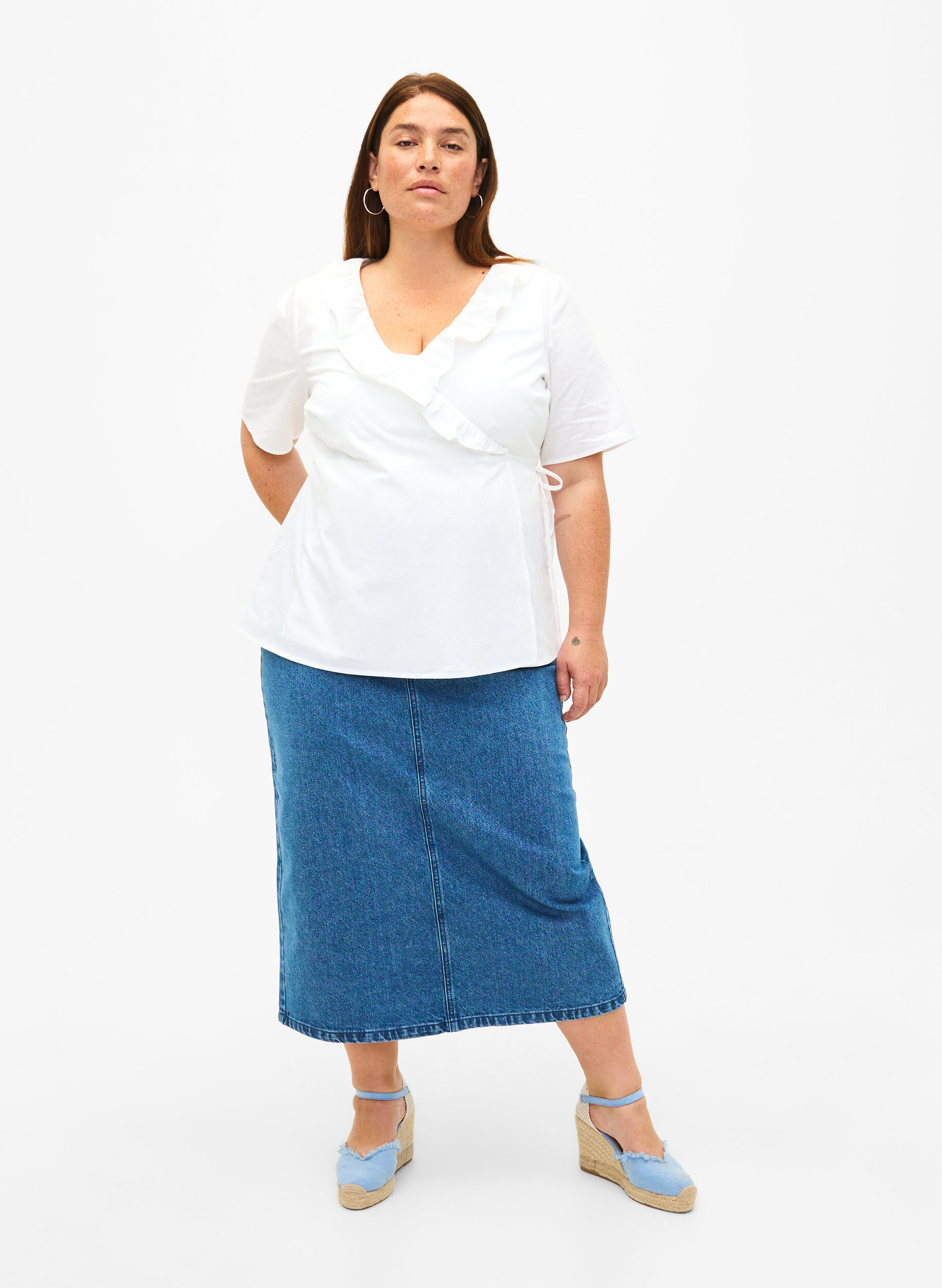 Zizzifashion Midi-length denim skirt with back slit, Denim Blue, Model image number 3