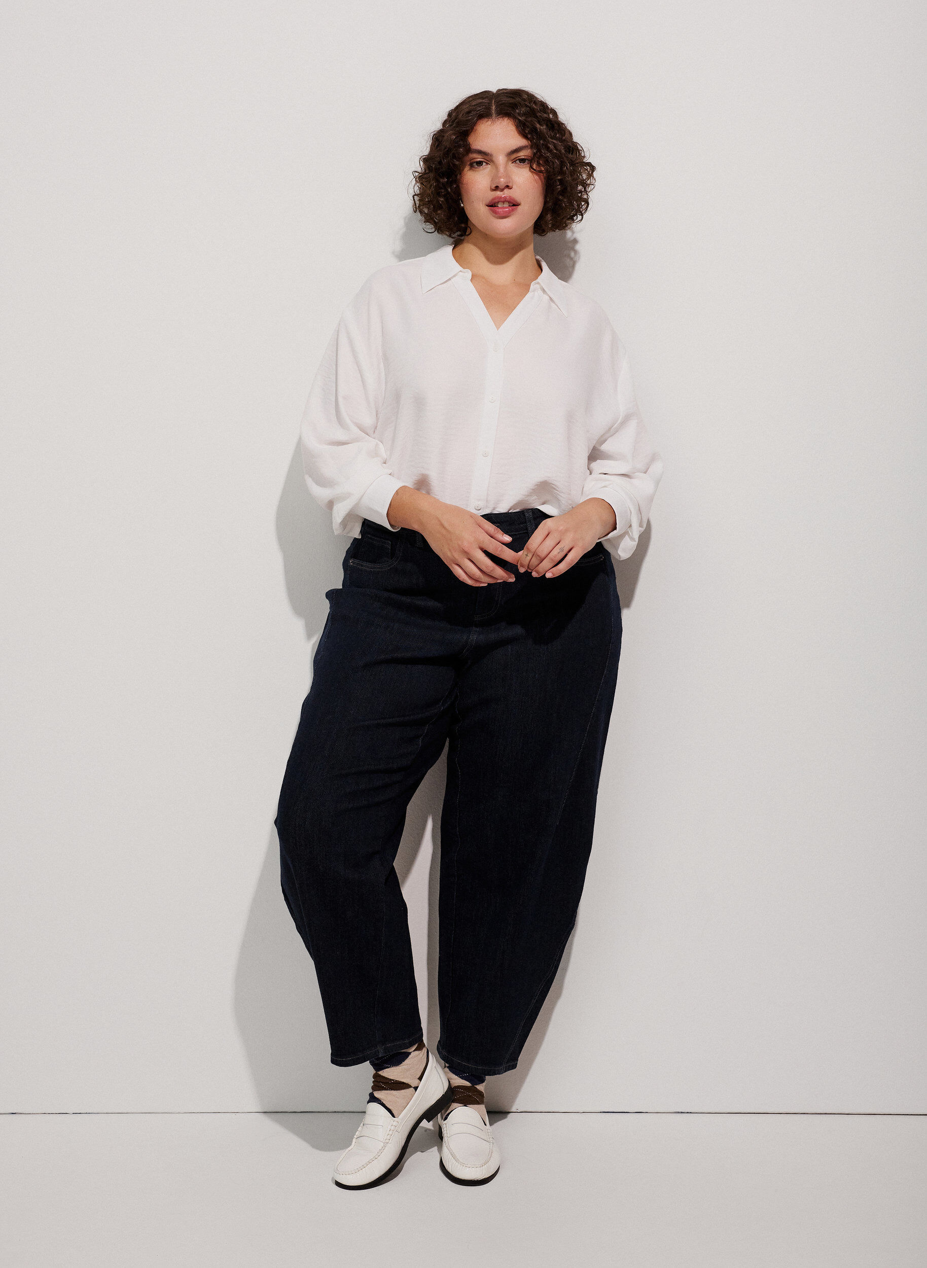 ZizzifashionLoose shirt with V-neck, White, Model image number 1