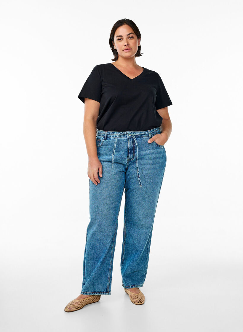 Basic cotton T-shirt with a V-neck, Black, Model image number 1