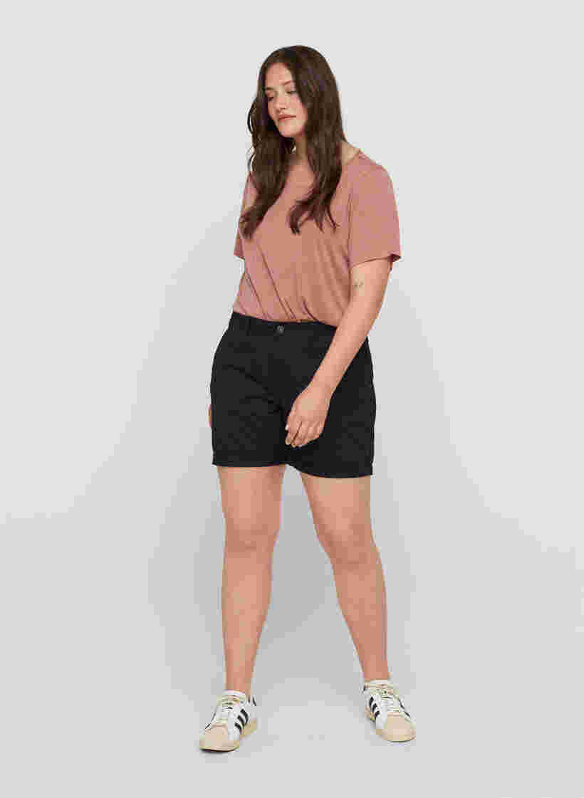 Regular fit shorts with pockets, Black, Model image number 2