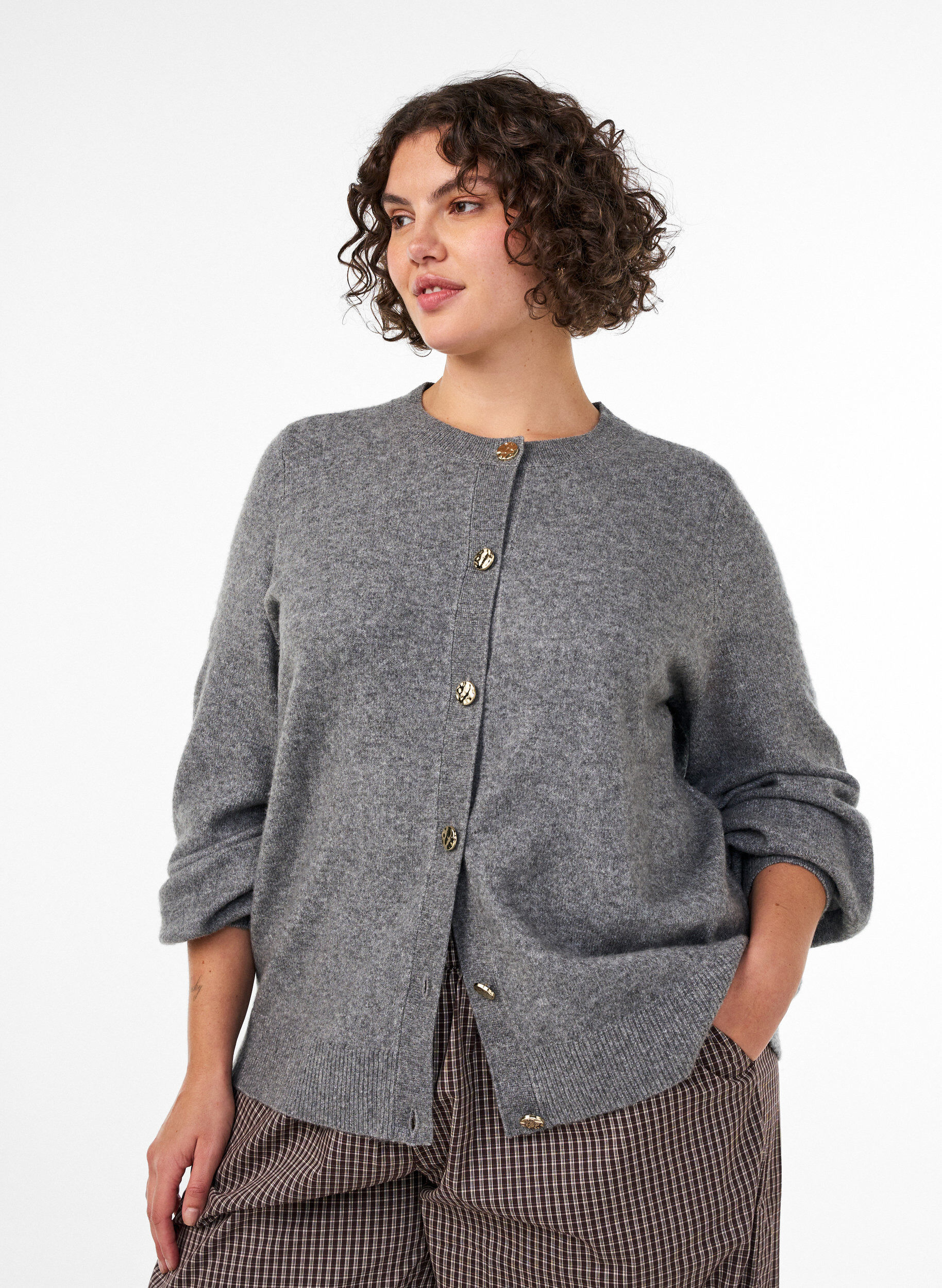 ZizzifashionCardigan in soft knit with gold-coloured buttons, Grey, Model image number 0