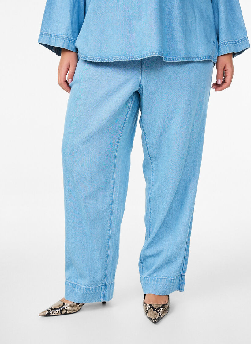 Wide jeans with an elastic waistband, Light Blue, Model image number 2