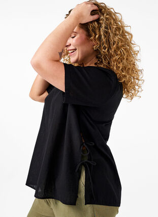 Short-sleeved blouse in a cotton blend with linen and lace detail, Black, Model image number 2