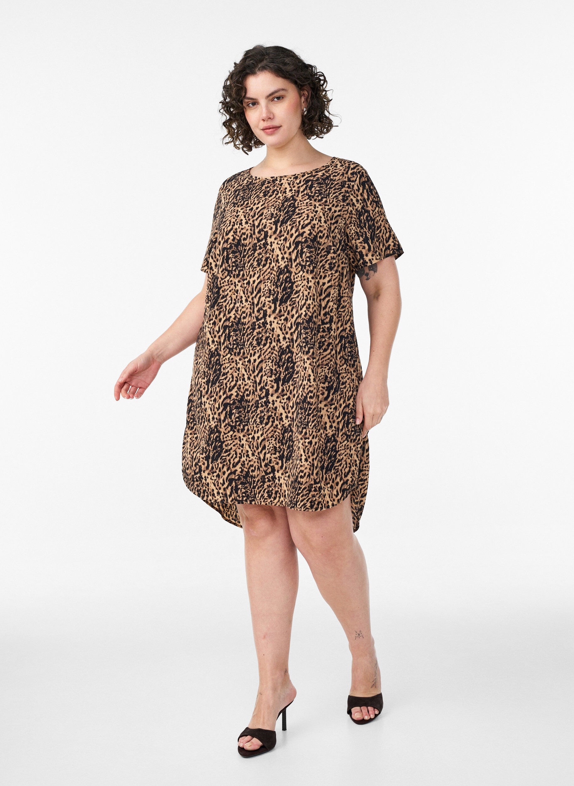 Dress with print and short sleeves, Brown, Model