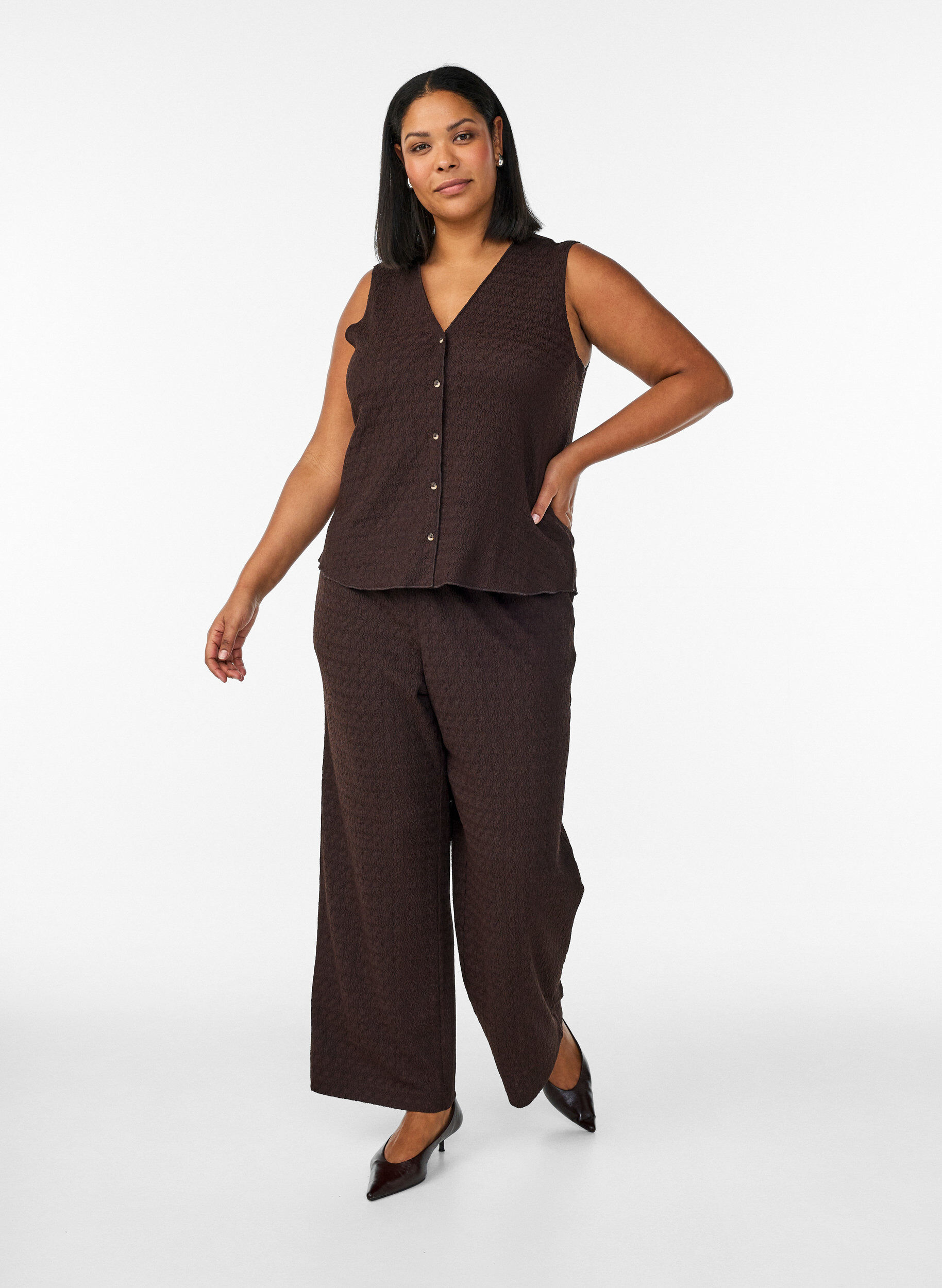 ZizzifashionSleeveless top with a wavy texture and button fastening, Brown, Model image number 1