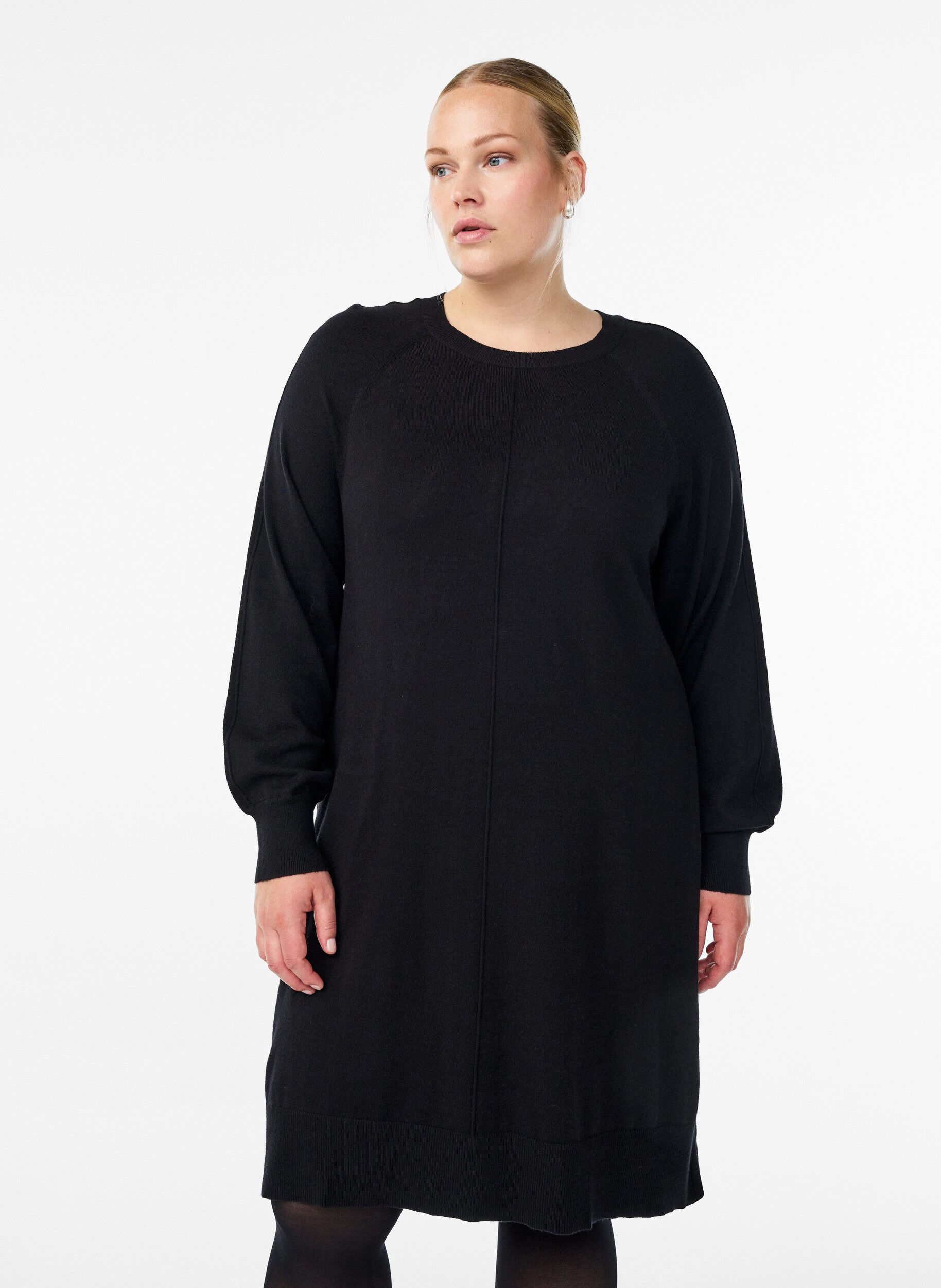 Short knitted dress with raglan sleeves and a centre seam, Black, Model