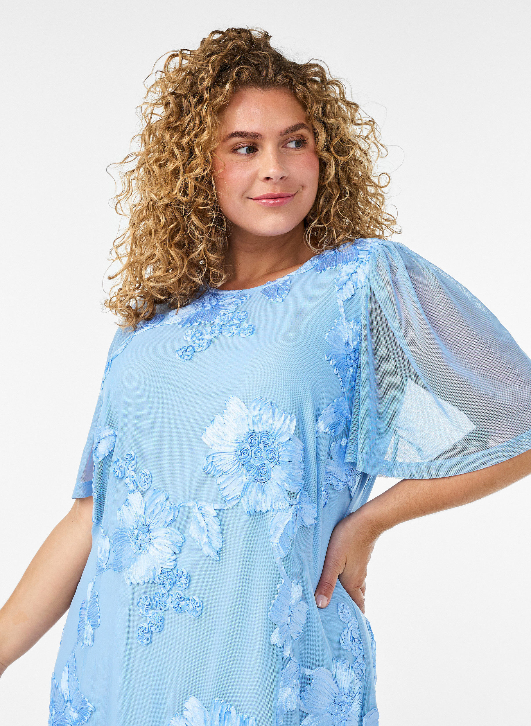ZizzifashionMesh dress with floral appliqu&eacute;s, Light Blue, Model image number 2