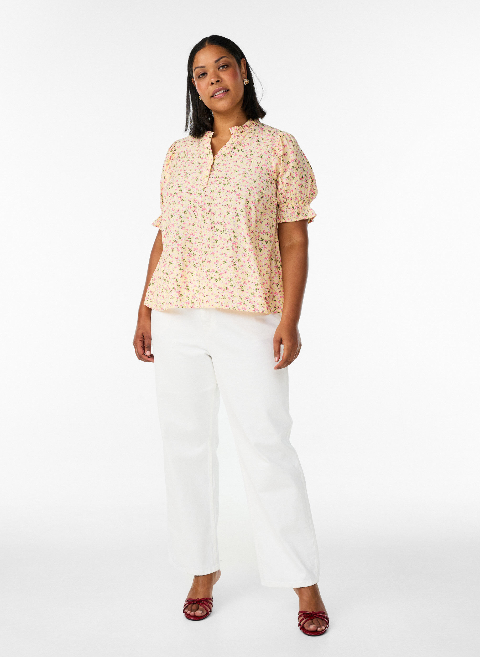 ZizzifashionFloral viscose blouse with short sleeves and a ruffle collar, Yellow, Model image number 1