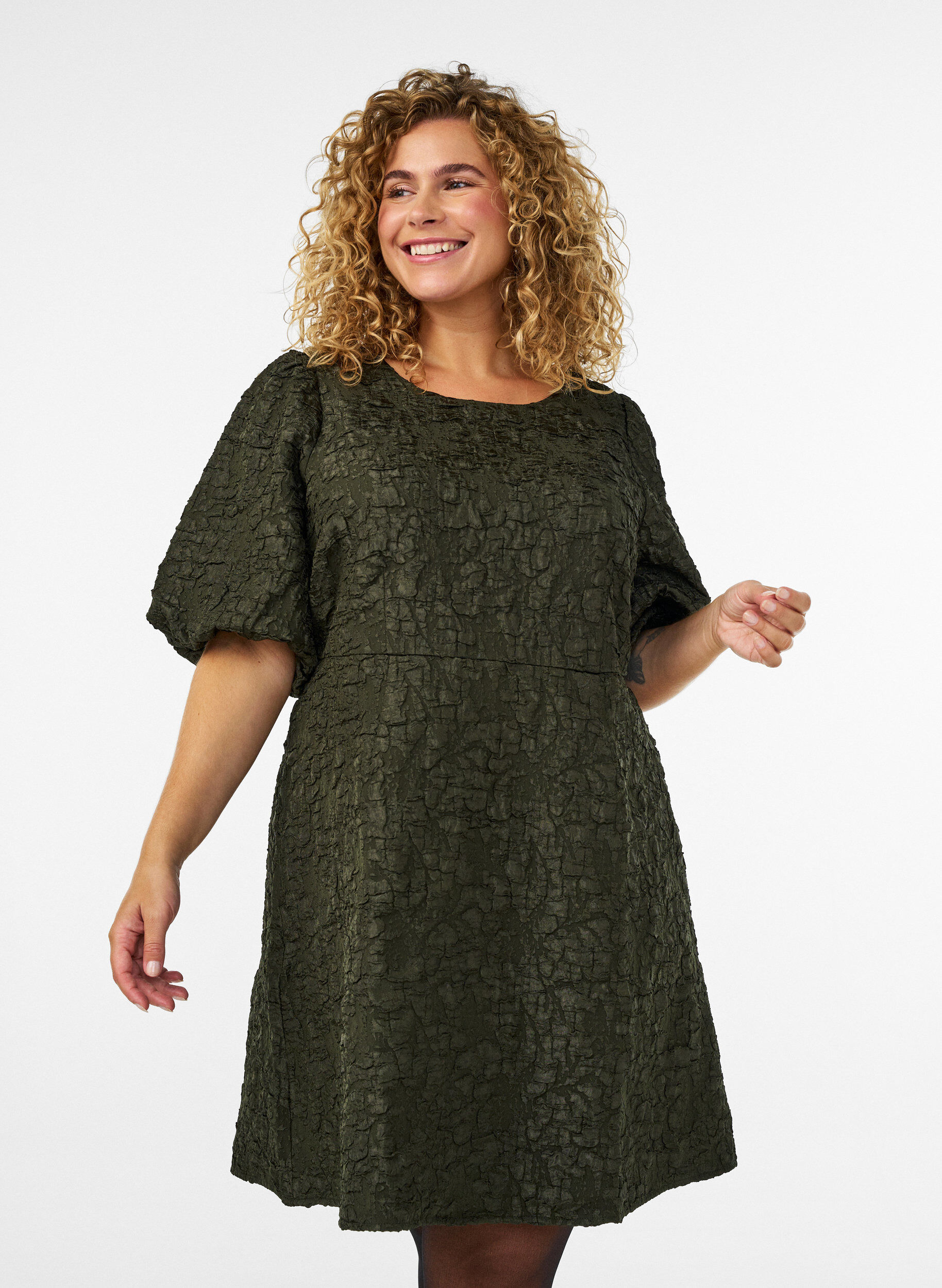 Jacquard dress with puff sleeves and A-line, Green, Model