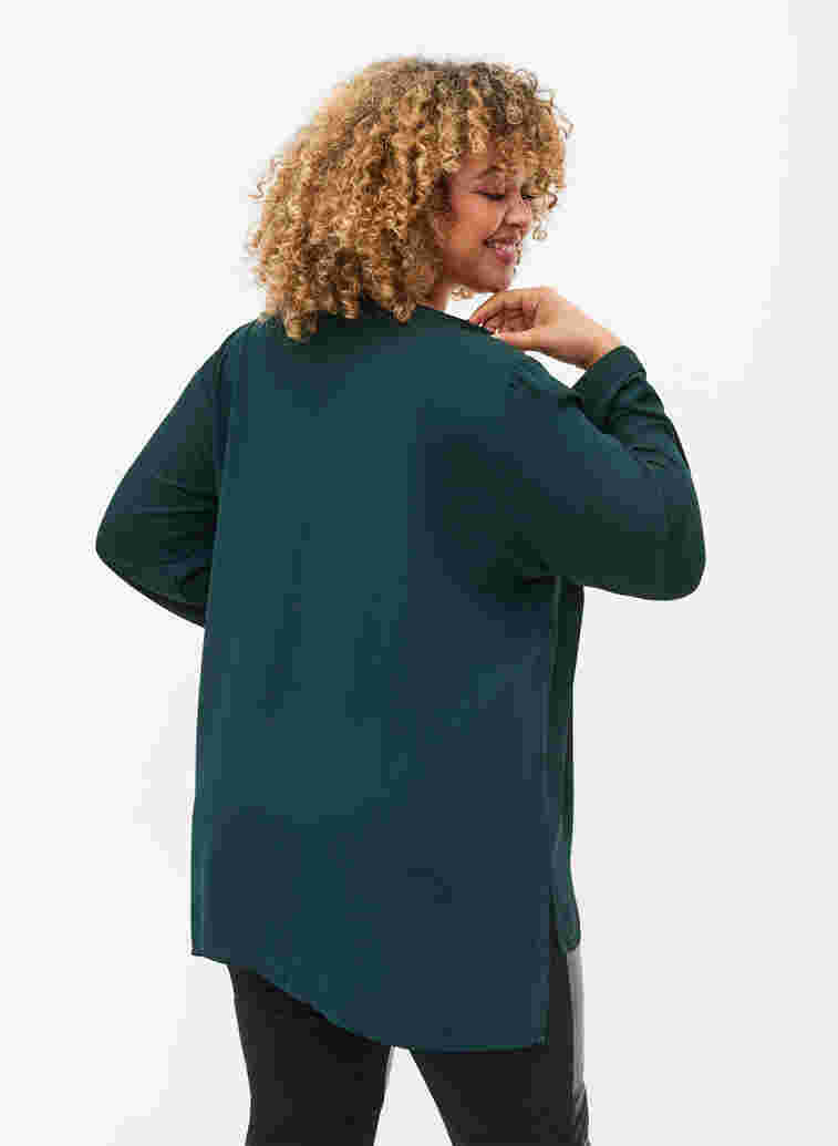 Solid colour shirt with v-neck, Scarab, Model image number 1