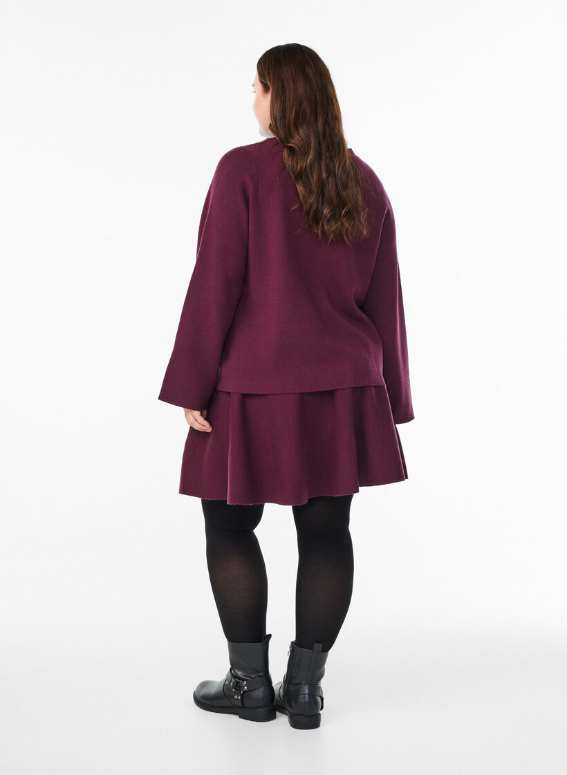 Short knitted A-line skirt, Dark Bordeaux, Model